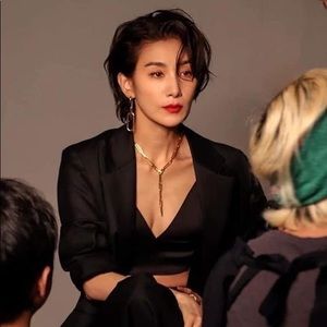 Meet your Posher, Hnin aye